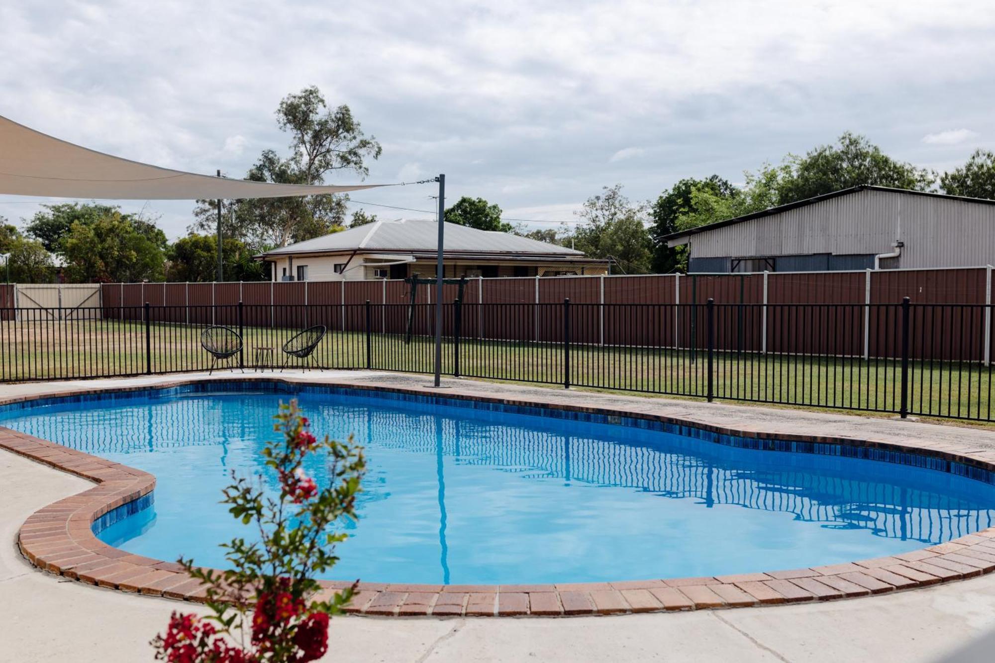 Starline Motor Inn Miles Exterior foto