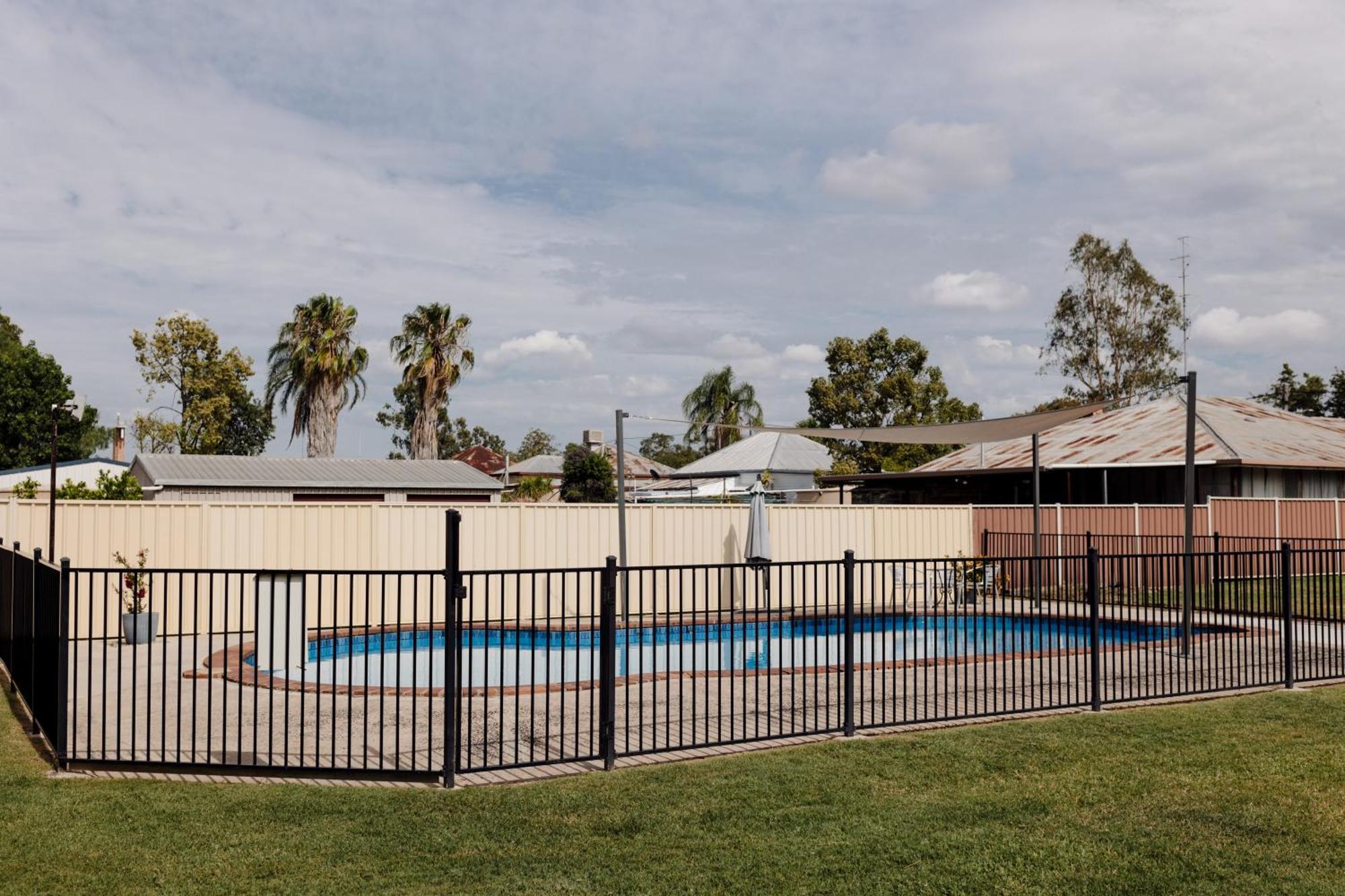 Starline Motor Inn Miles Exterior foto
