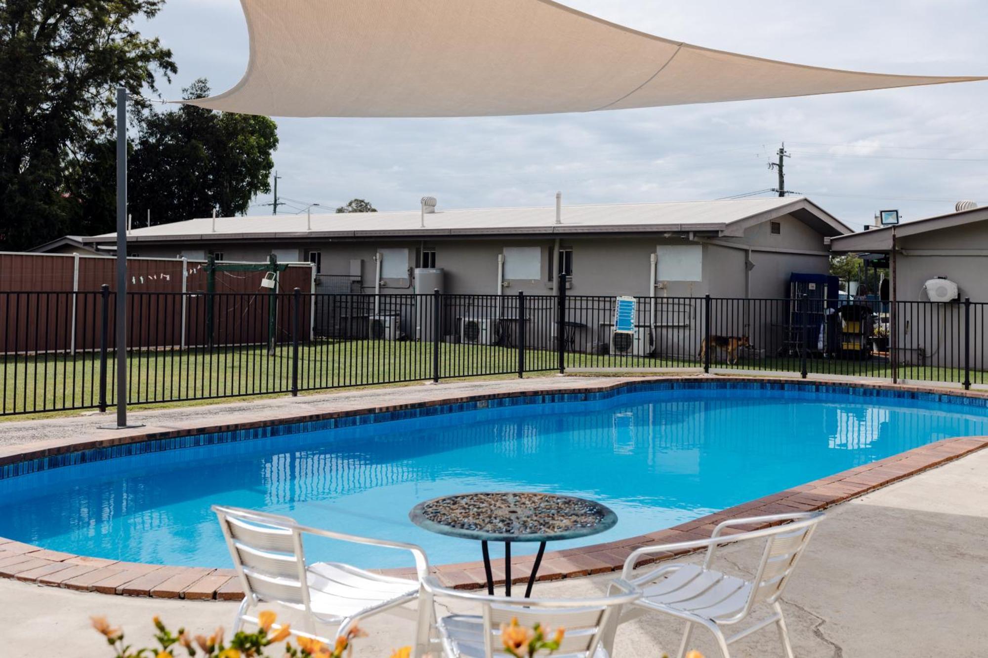 Starline Motor Inn Miles Exterior foto